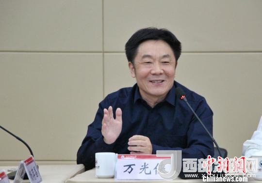 圖為山東師范大學(xué)副校長(zhǎng)萬(wàn)光俠在開(kāi)幕式上發(fā)言?！≮w曉 攝