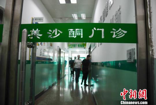 有數(shù)據(jù)顯示，十年來，山西省司法行政戒毒系統(tǒng)累計(jì)收治戒毒人員總數(shù)6萬余人。截至目前，在冊強(qiáng)制隔離戒毒人員、自愿戒毒人員、戒毒康復(fù)人員、美沙酮維持治療人員共1.2萬余人。　王建軍 攝