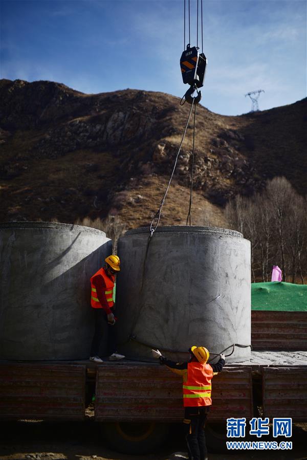 (中國(guó)經(jīng)濟(jì)新觀察·圖文互動(dòng))(4)重大投資項(xiàng)目開(kāi)復(fù)工提速 吹響中國(guó)經(jīng)濟(jì)復(fù)蘇“沖鋒號(hào)”