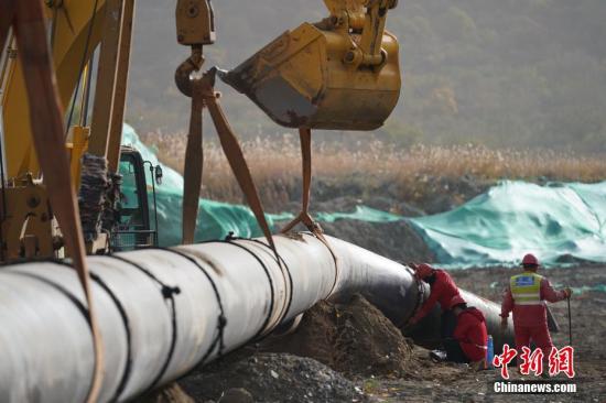 資料圖：天然氣管道施工現(xiàn)場。<a target='_blank'  data-cke-saved- >中新社</a>記者 蘇丹 攝