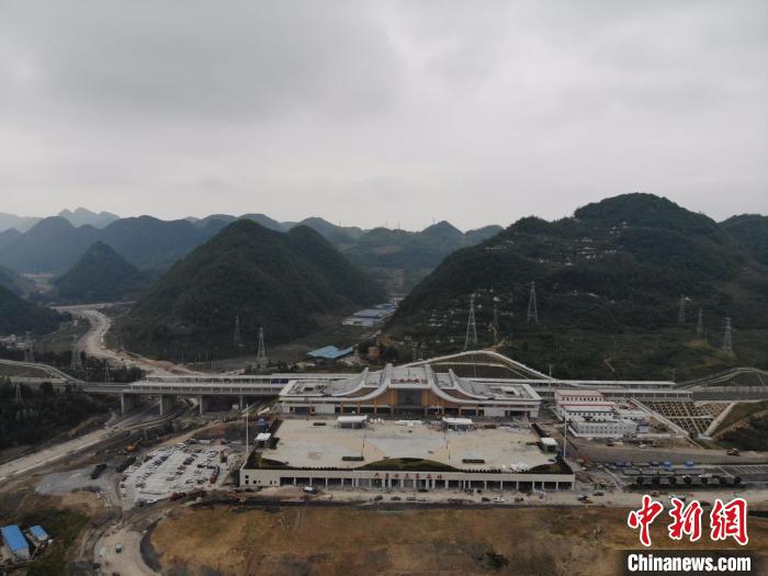 貴州省首條城際高速鐵路——安六鐵路開始聯(lián)調(diào)聯(lián)試。中國鐵路成都局集團(tuán)公司供圖