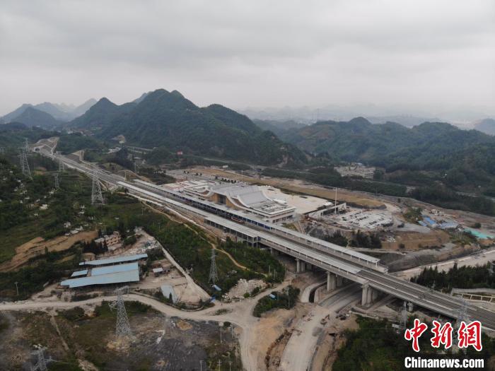 貴州省首條城際高速鐵路——安六鐵路開始聯(lián)調(diào)聯(lián)試。中國鐵路成都局集團(tuán)公司供圖