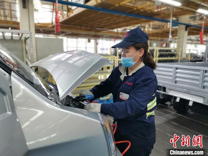 在滿足國外市場供應的同時，成功汽車也緊盯國內市場，拓渠道保銷量?！「唢w 攝
