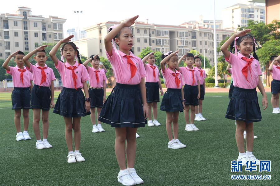 (教育)(1)南寧:開學啦